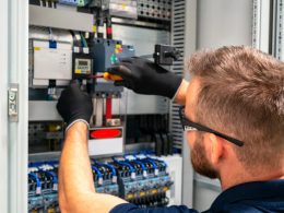 How Much Do Electricians Make in Ontario?