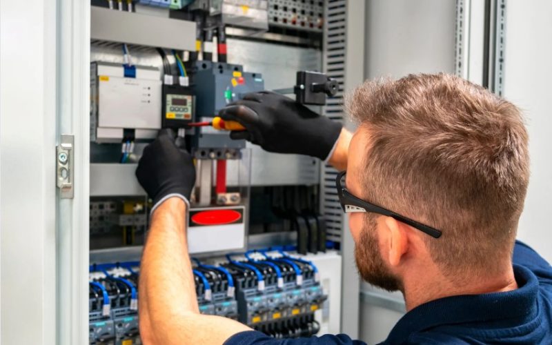 How Much Do Electricians Make in Ontario?