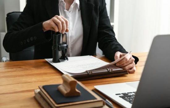 who can notarize documents in ontario