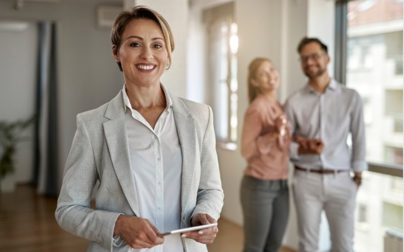 How Much Do Real Estate Agents Make Ontario? and How to Get a Real Estate License in Ontario?