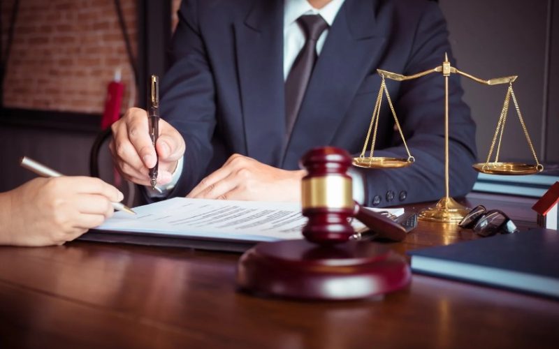 How to Become a Lawyer in Ontario? and How Much Do Lawyers Make in Ontario?