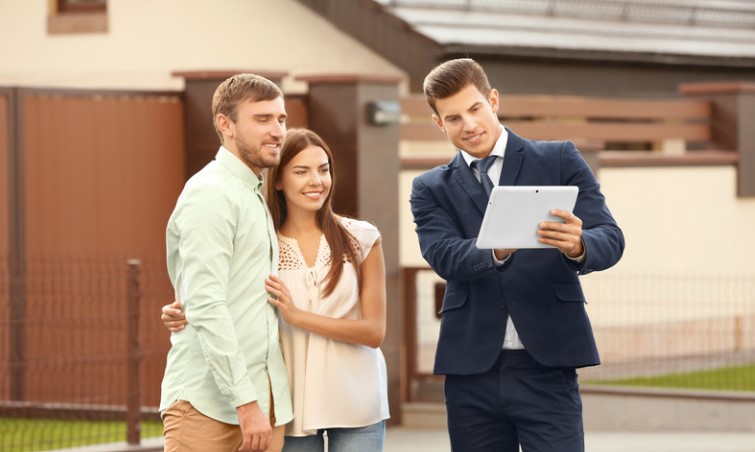 How to Become a Real Estate Agent in Canada - A Complete Guide