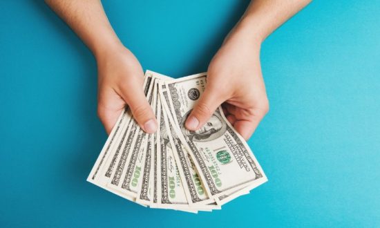 How is the Minimum Wage Determined in Nova Scotia?