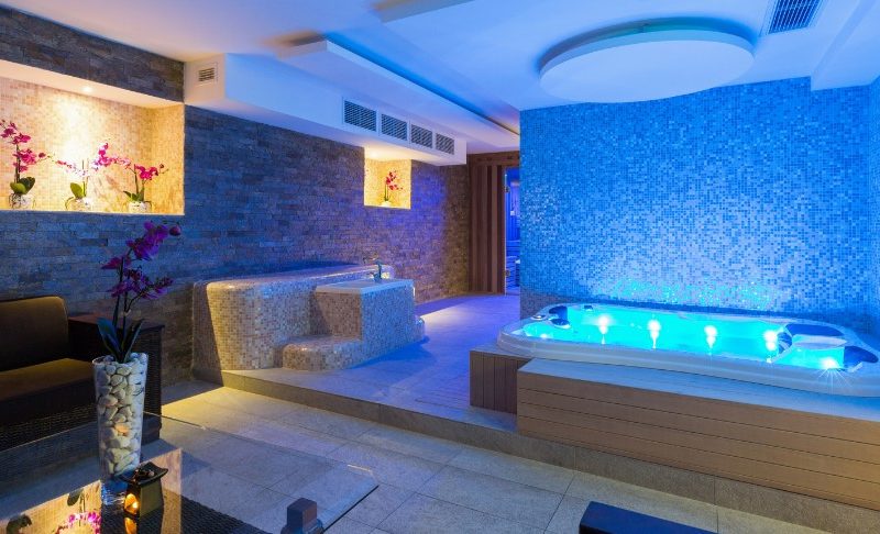 Top 10 Hotels With Jacuzzi Suites in Canada