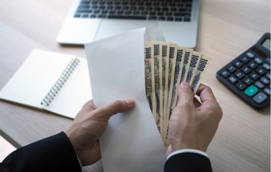 Factors Affecting Air Traffic Controller Salaries in Canada